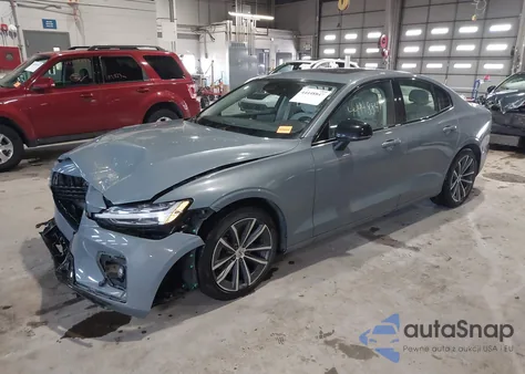 2022 Volvo S60 B5 Black Edition Momentum/B5 Inscription/B5 Momentum z USA, uszkodzony, nr VIN 7JRL12TZ8NG189481